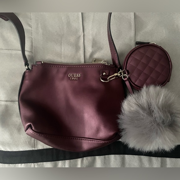 Guess Cross Body Purse - Picture 4 of 4